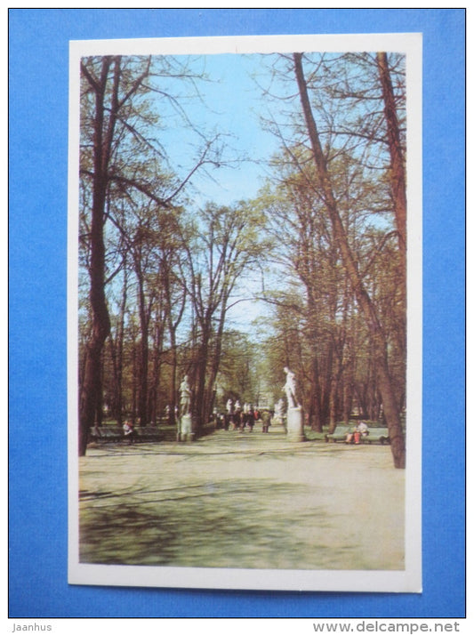Place for rest on the Main Avenue - The Summer Gardens - Leningrad - St. Petersburg - 1971 - Russia USSR - unused - JH Postcards