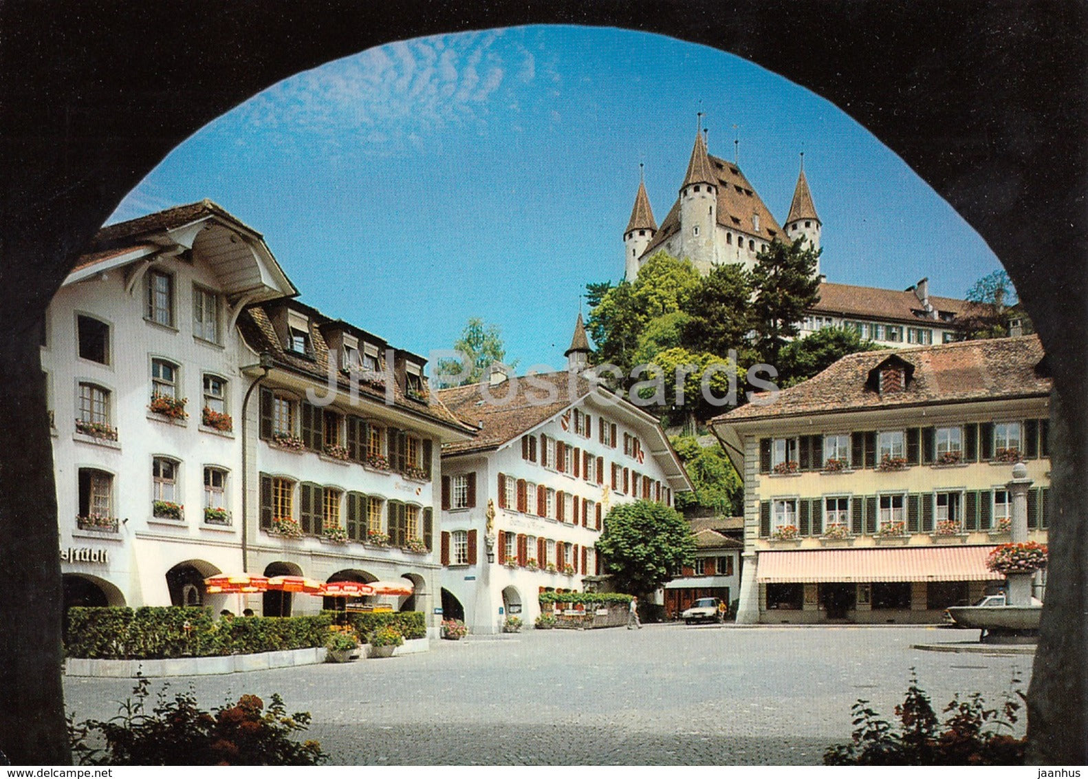 Thoune - Thun - Rathausplatz mit Schloss - castle - 11044 - 1981 - Switzerland - used - JH Postcards