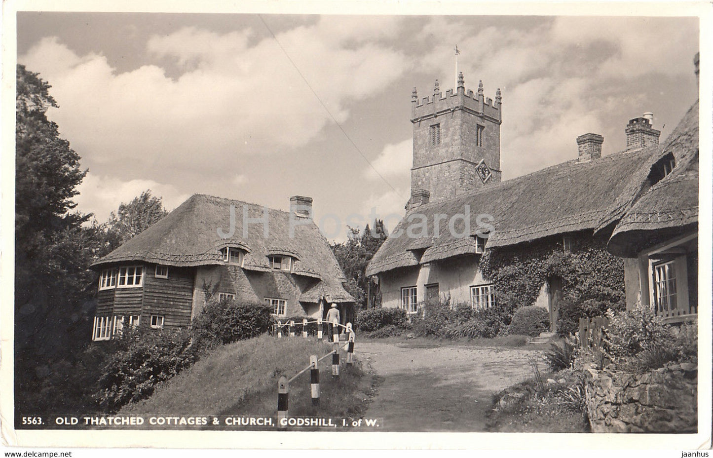 Old Thatched Cottages & Church - Godshill - 5563 - old postcard - United Kingdom - England - used - JH Postcards