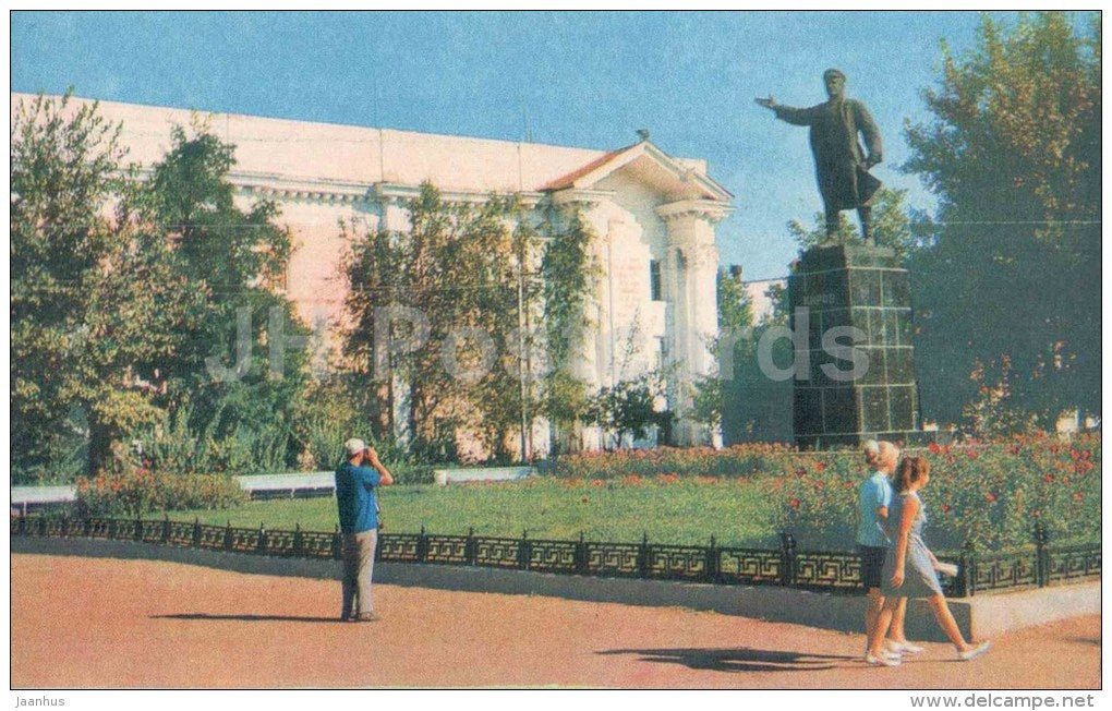 monument to Kirov - Astrakhan - 1970 - Russia USSR - unused - JH Postcards