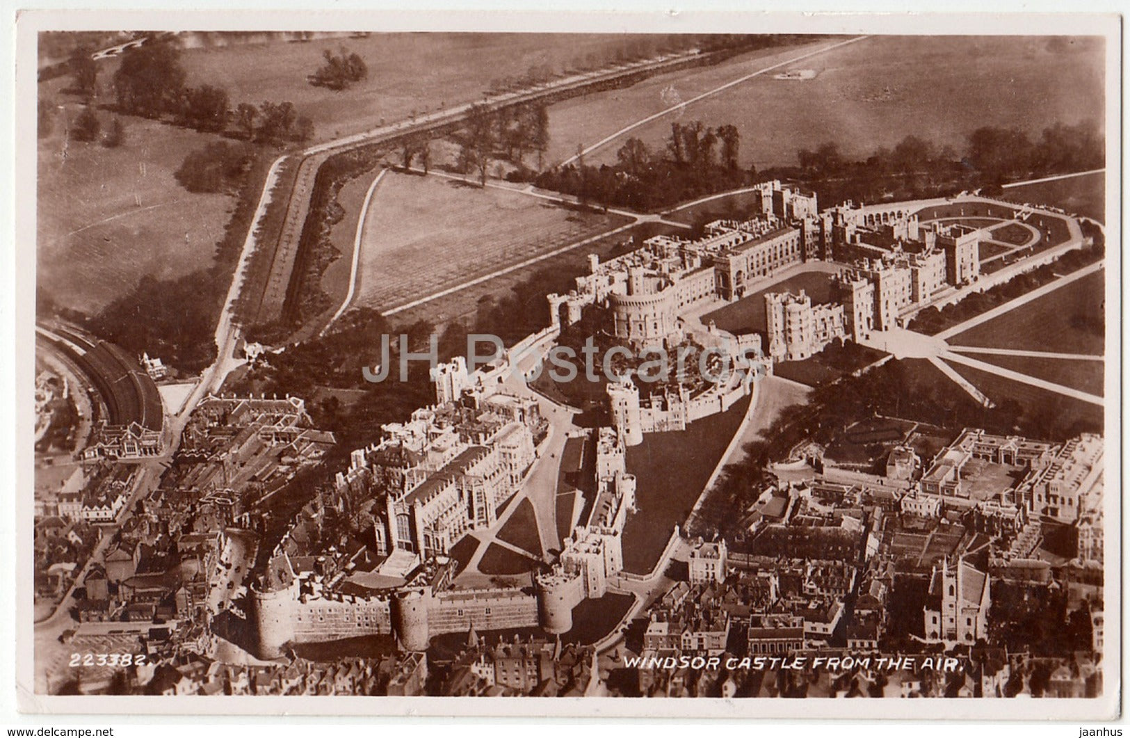 Windsor Castle from the Air - 223382 - 1952 - United Kingdom - England - used - JH Postcards