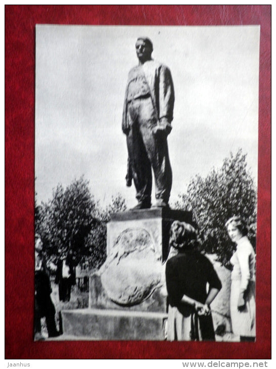 monument to the partisans of Grodno in village Delyatichi - monuments of Partisan Glory - 1970 - Belarus USSR - unused - JH Postcards