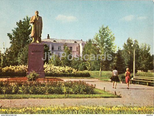 Valmiera - monument to Lenin - old postcard - Latvia USSR - unused - JH Postcards