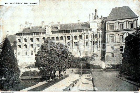 Le Chateau de Blois - castle - old postcard - France - used - JH Postcards