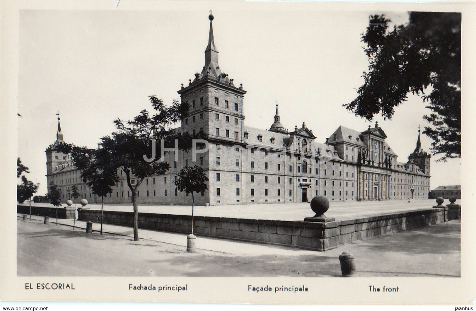 El Escorial - The Front - old postcard - Spain - unused - JH Postcards