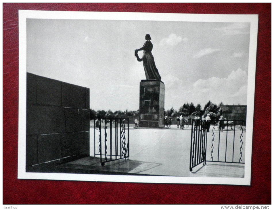 central part of the monument - Piskaryovskoye Memorial Cemetery - Leningrad  - 1966 - Russia USSR - unused - JH Postcards