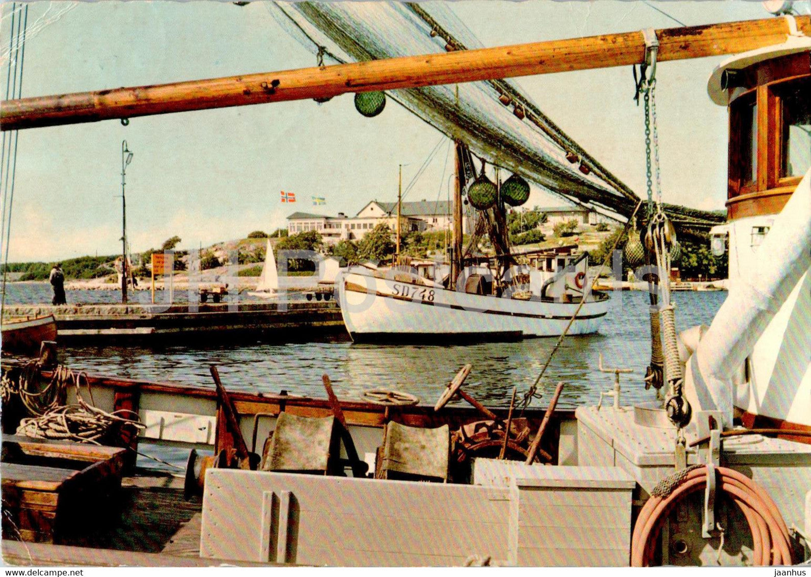 Stromstad - Fiskebatar i Sodra Hamnen med Laholmen i bakgrunden - fishing boat - ship - port - 660 - Sweden - used - JH Postcards