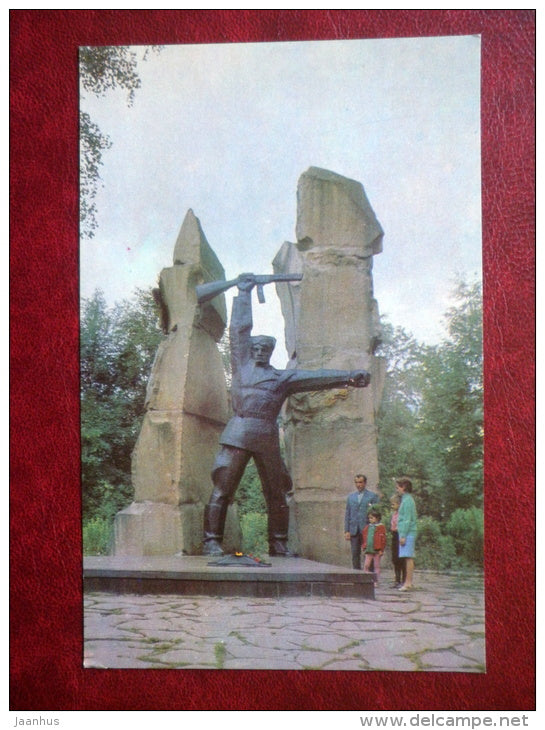 monument to the partisans in Yaremche city - Carpathians - 1978 - Ukraine USSR - unused - JH Postcards