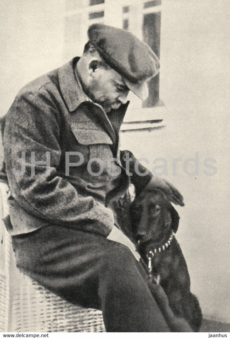 Vladimir Lenin - Lenin in holiday in Gorki , 1922 - dog - 1965 - Russia USSR - unused - JH Postcards