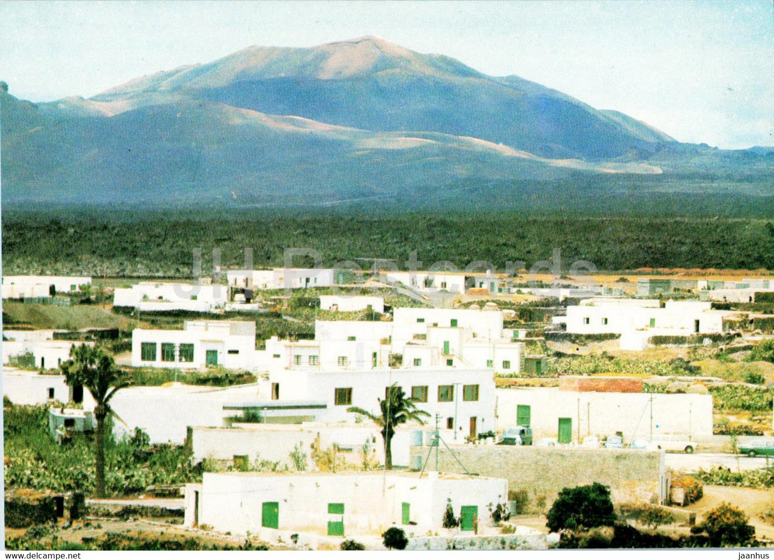 Las caracteristicas montanas de Lanzarote - typical mountains - Spain - unused - JH Postcards