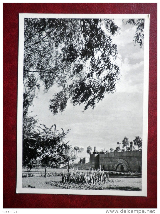 side alley with fountains - Piskaryovskoye Memorial Cemetery - Leningrad  - 1966 - Russia USSR - unused - JH Postcards