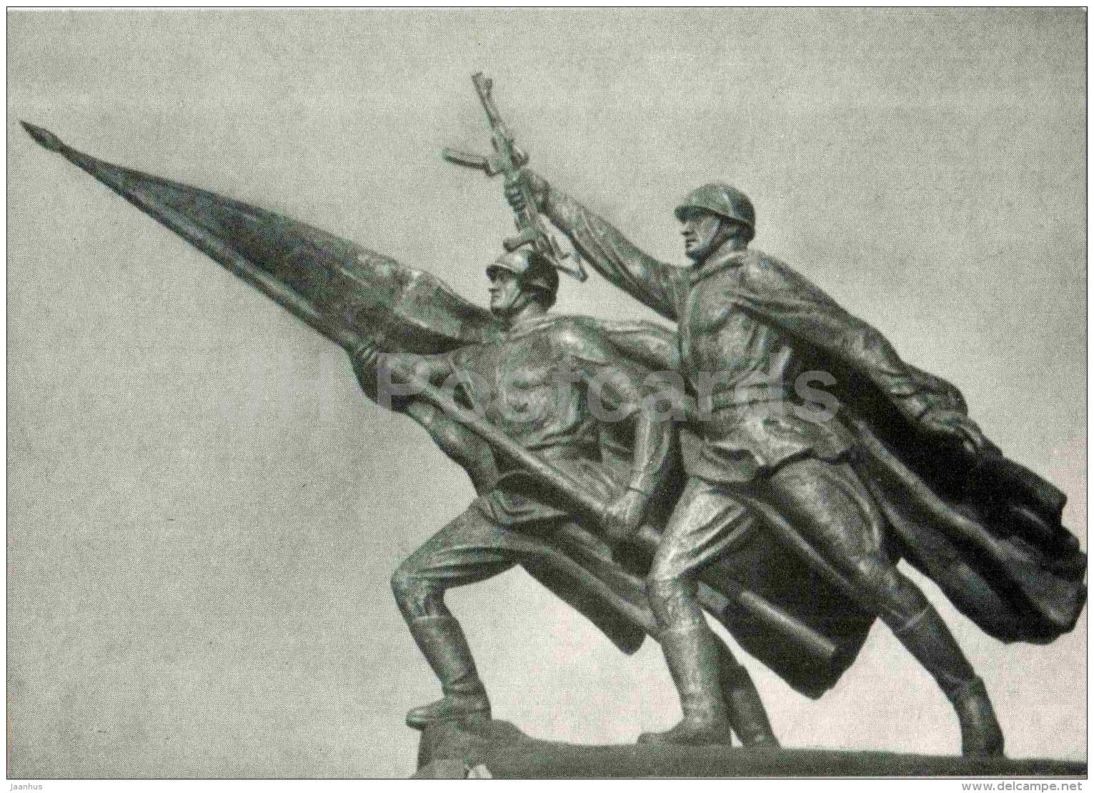 sculpture by Juozas Mikenas - sculptural group Victry in Kaliningrad , 1945-46 - soldiers - lithuanian art - unused - JH Postcards