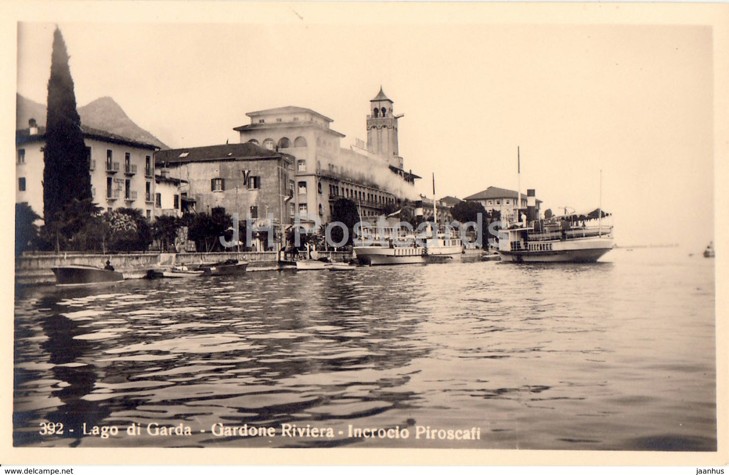 Lago di Garda - Gardone riviera - Incrocio piroscafi - steamer - 392 - old postcard - Italy - unused - JH Postcards