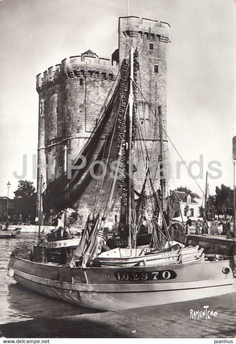 La Rochelle - tour St Nicolas - sailing boat - old postcard - 1384 - France - unused - JH Postcards