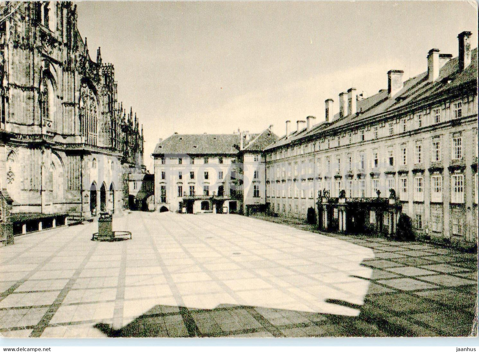 Praha - Prague - III nadvori - III Courtyard - old postcard - Czech Republic - Czechoslovakia - unused - JH Postcards