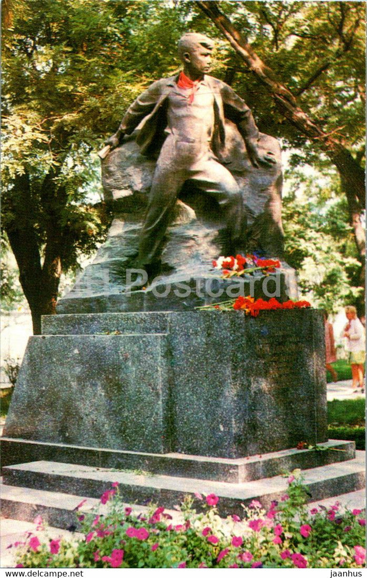 Feodosia - monument to partisan pioneer Vitya Korobkov - Crimea - 1981 - Ukraine USSR - unused - JH Postcards