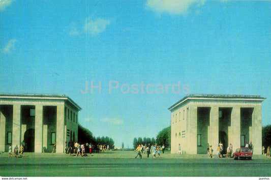 Leningrad - St Petersburg - Piskaryovskoye Memorial Cemetery - Propylea pavilions - 1976 - Russia USSR - unused - JH Postcards