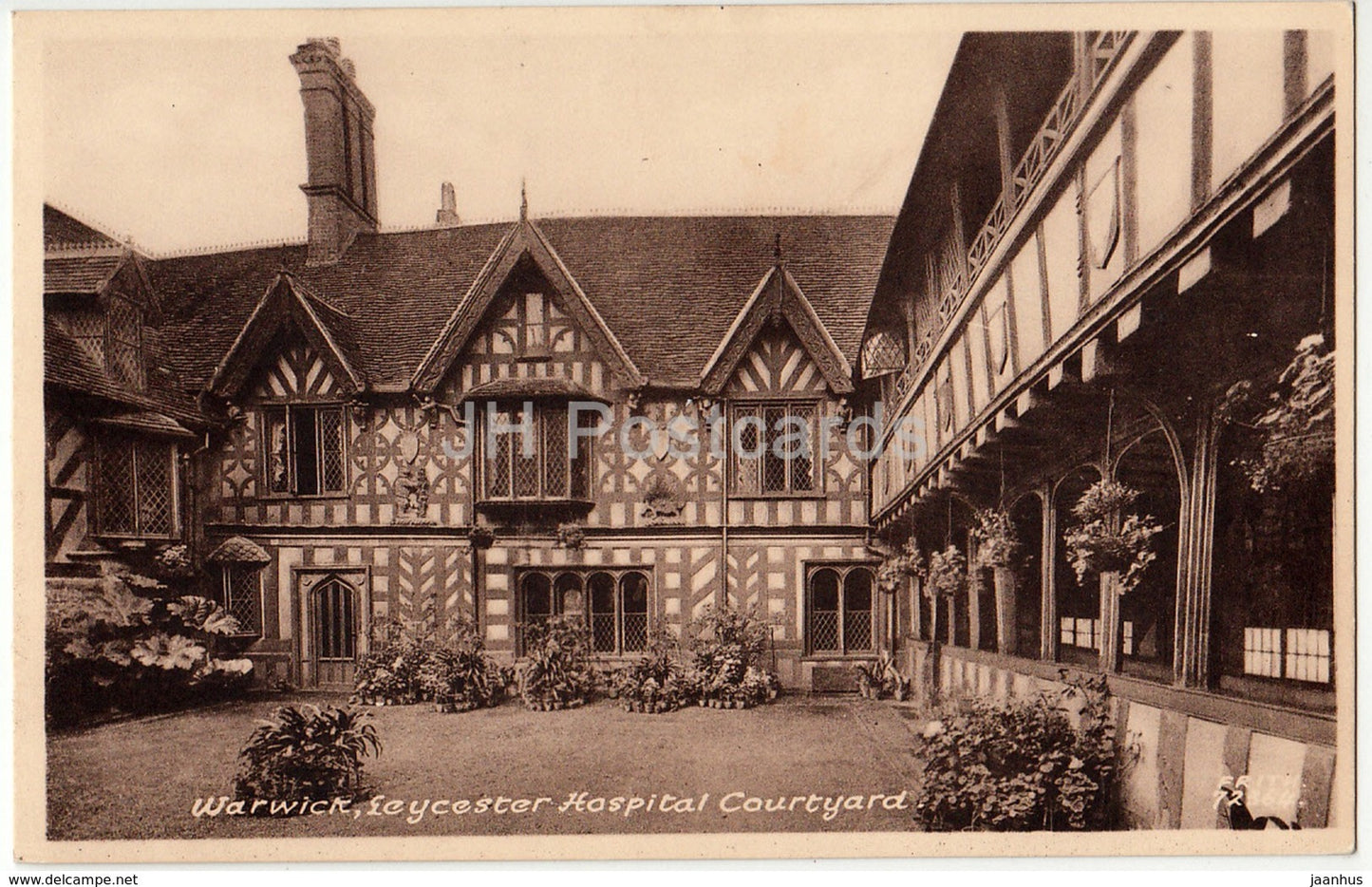 Warwick - Leycester Hospital Courtyard - 1952 - United Kingdom - England - used - JH Postcards