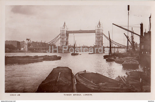 London - Tower Bridge - boat - D F & Son - old postcard - England - United Kingdom - unused - JH Postcards