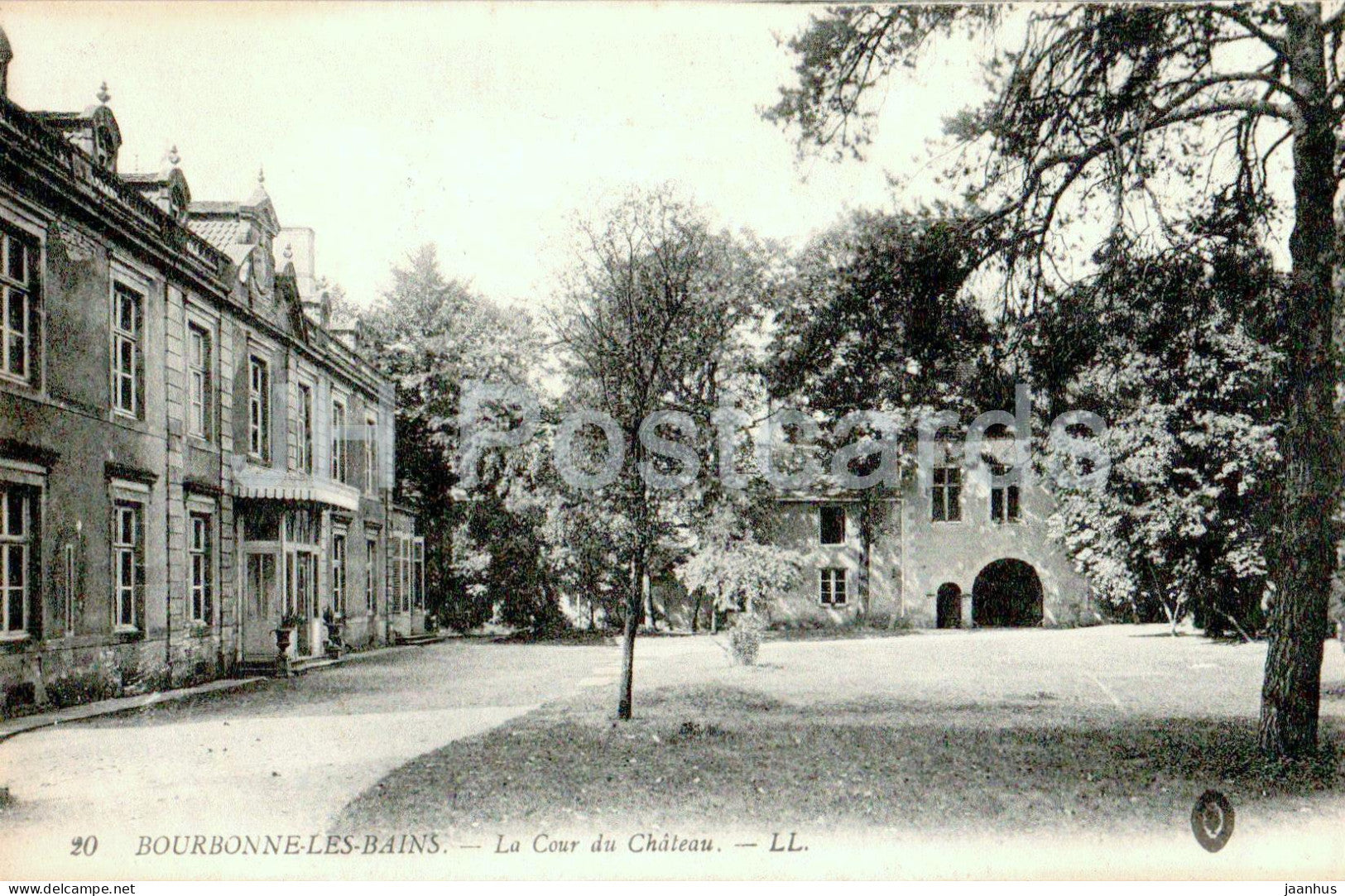 Bourbonne les Bains - La Cour du Chateau - castle - 20 - old postcard - France - used - JH Postcards