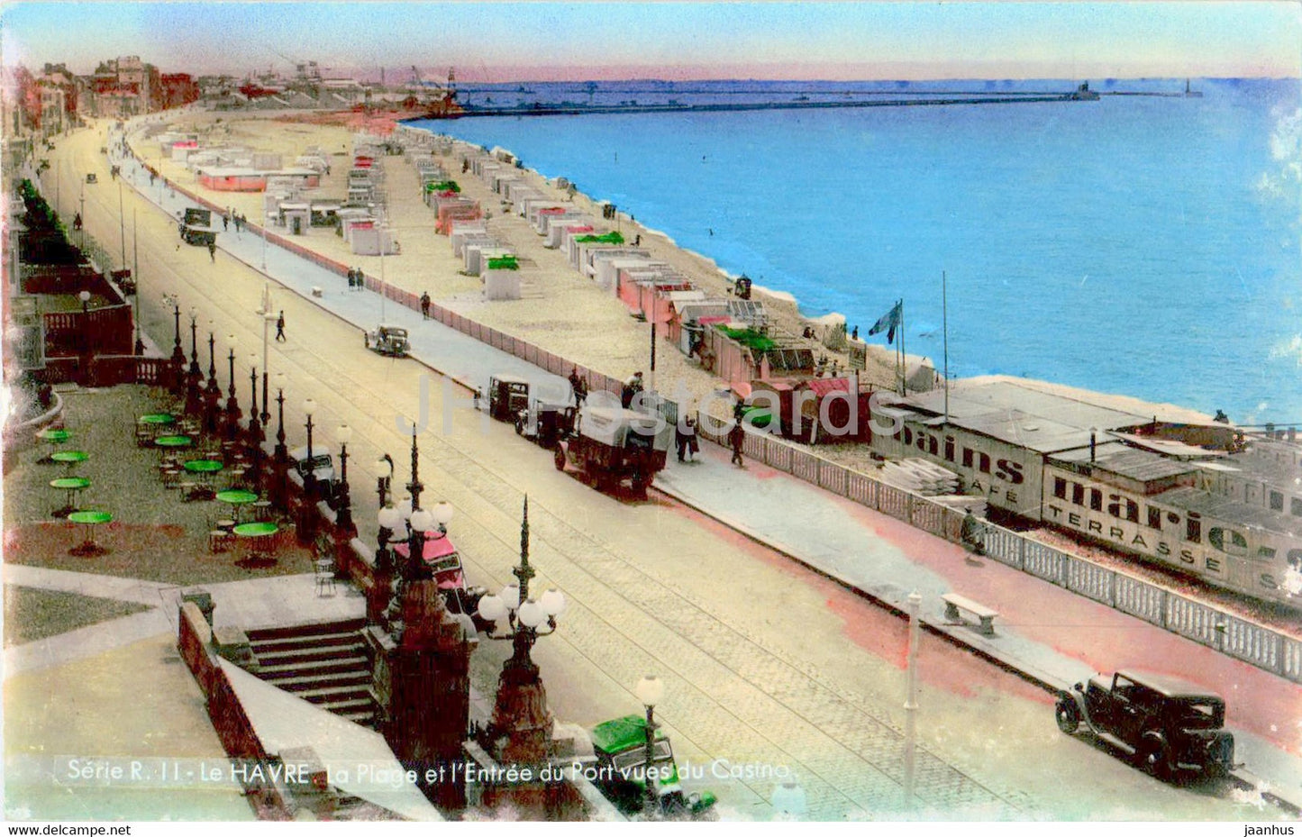 Le Havre - La Plage et l'Entree du Port vues du Casino - old car - old postcard - France - used - JH Postcards