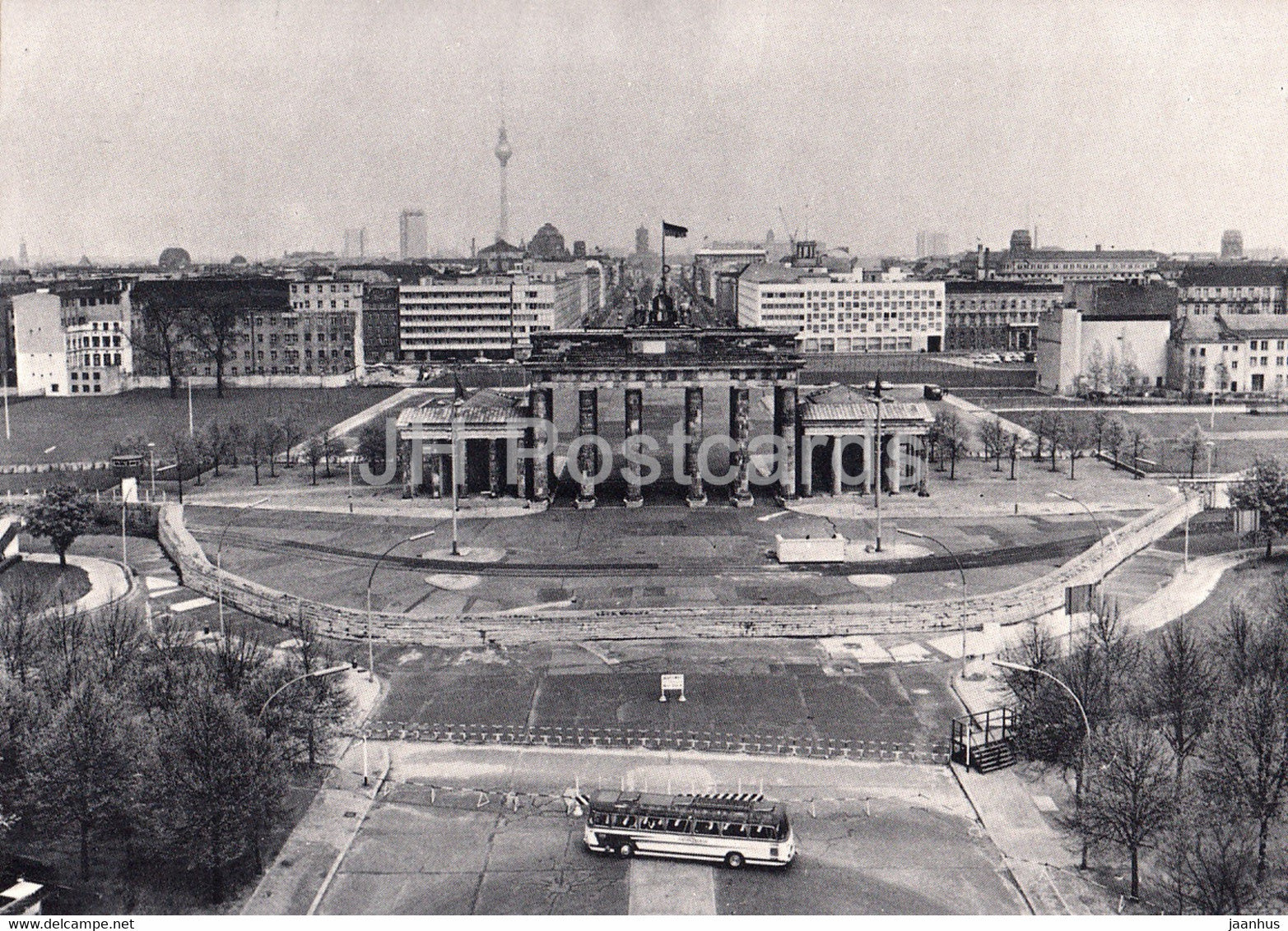 Berlin - Branderburger Tor 1974 - Checkpoint Charlie - bus - Germany - unused - JH Postcards