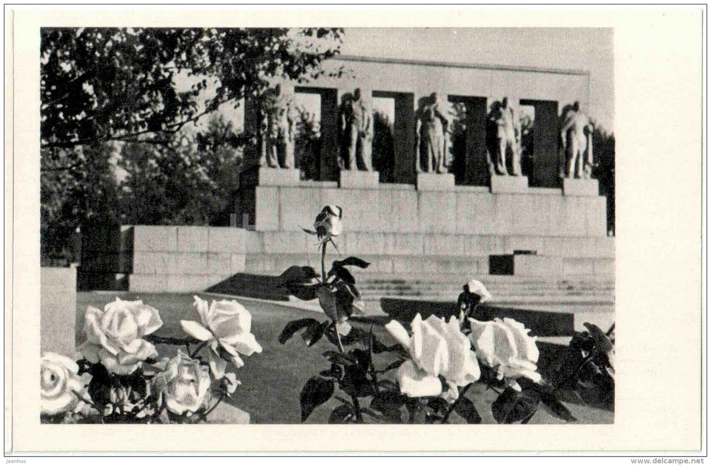 monument to the Heroic Defenders of Leningrad - 1 - Serafimovskoye Memorial - Leningrad - 1971 - Russia USSR - unused - JH Postcards