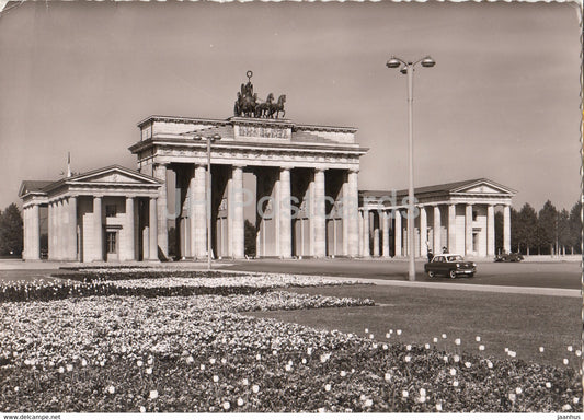 Berlin - Das Branderburger Tor - car - 1960 - Germany - used - JH Postcards