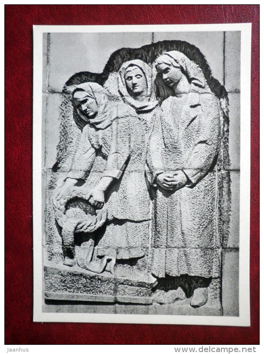 Basrelief on the memorial wall - women - Piskaryovskoye Memorial Cemetery - Leningrad  - 1966 - Russia USSR - unused - JH Postcards