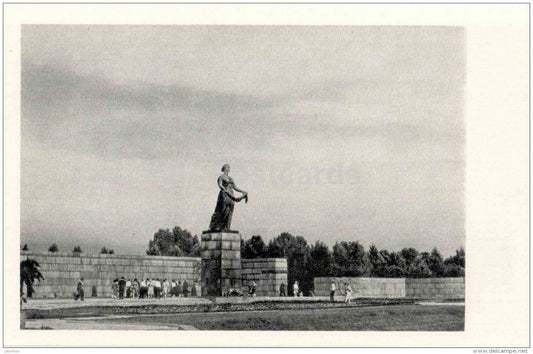 monument to the Heroic Defenders of Leningrad - 2 - Piskaryovskoye Memorial - Leningrad - 1971 - Russia USSR - unused - JH Postcards