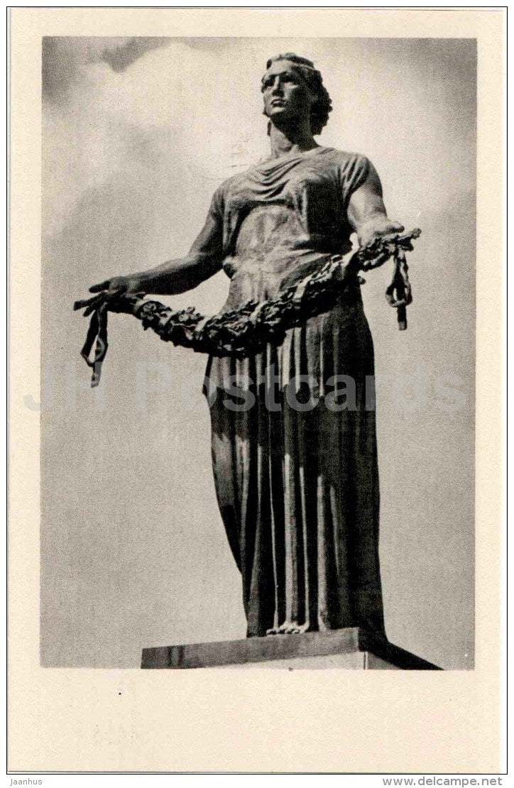 Motherland Statue - Piskaryovskoye Memorial Cemetery - Leningrad - 1971 - Russia USSR - unused - JH Postcards