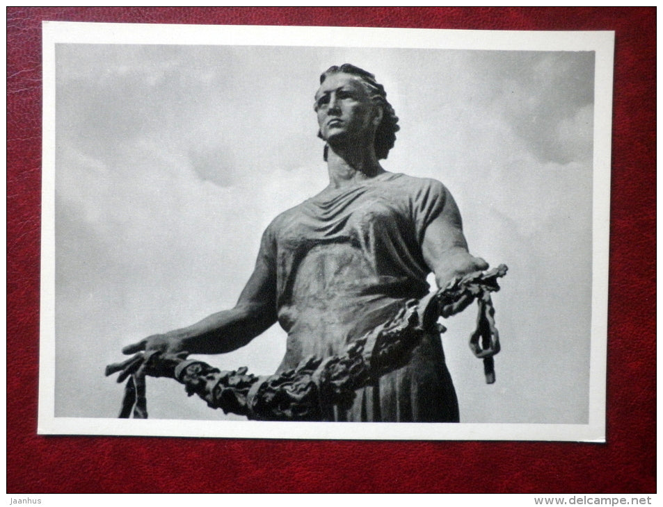 statue of Motherland - Piskaryovskoye Memorial Cemetery - Leningrad  - 1966 - Russia USSR - unused - JH Postcards