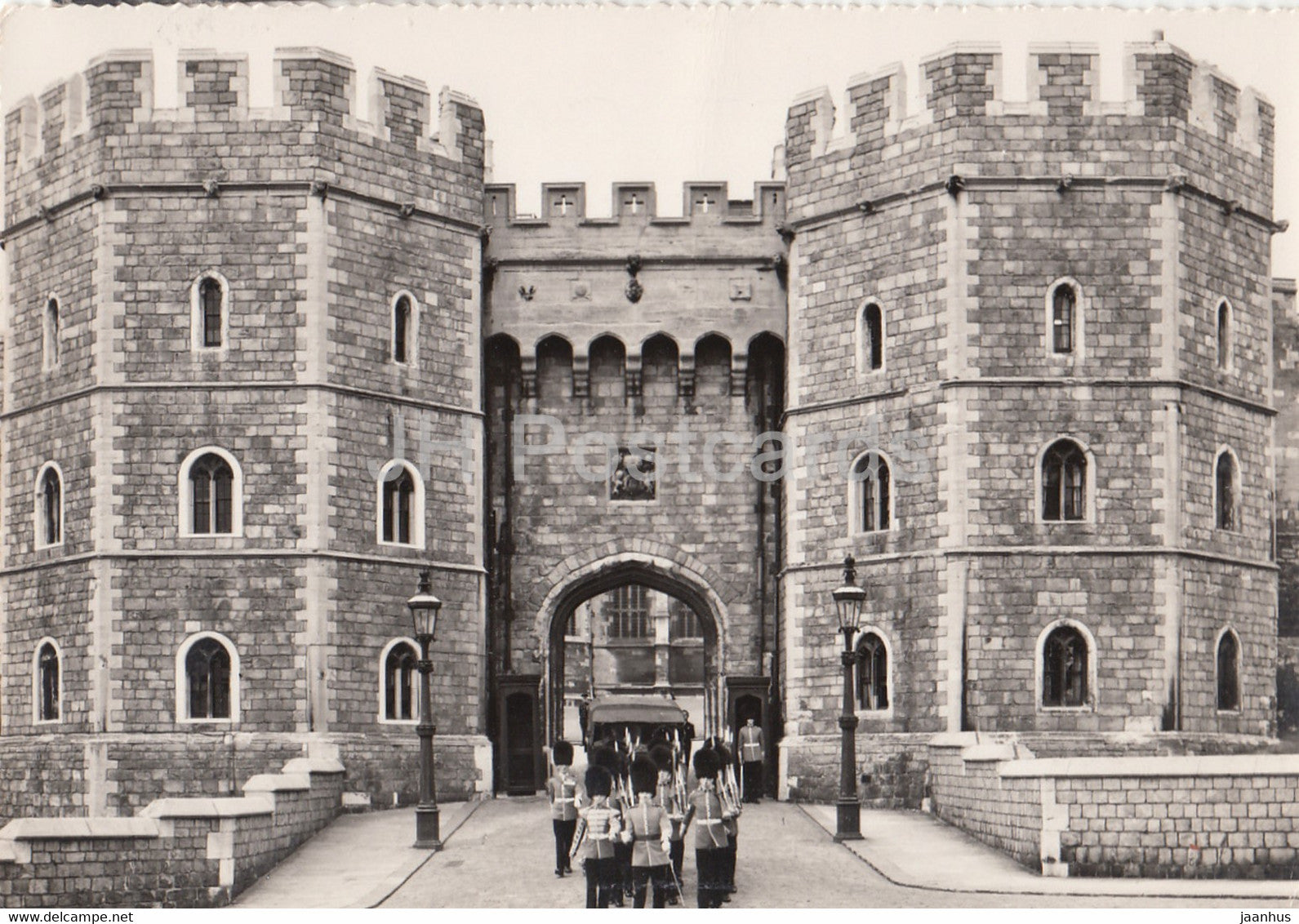 King Henry VIIIth Gateway - Windsor Castle - 9928 - England - United Kingdom - unused - JH Postcards