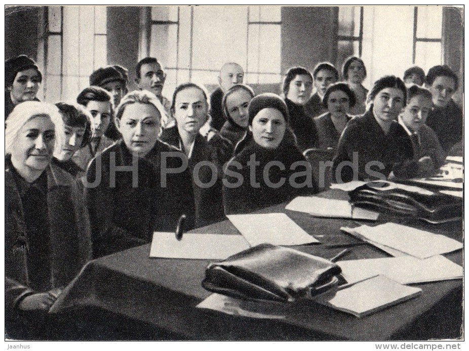 Krupskaya and Klara Tsetkin at the presidium , 1926 - Nadezhda Krupskaya - 1968 - Russia USSR - unused - JH Postcards