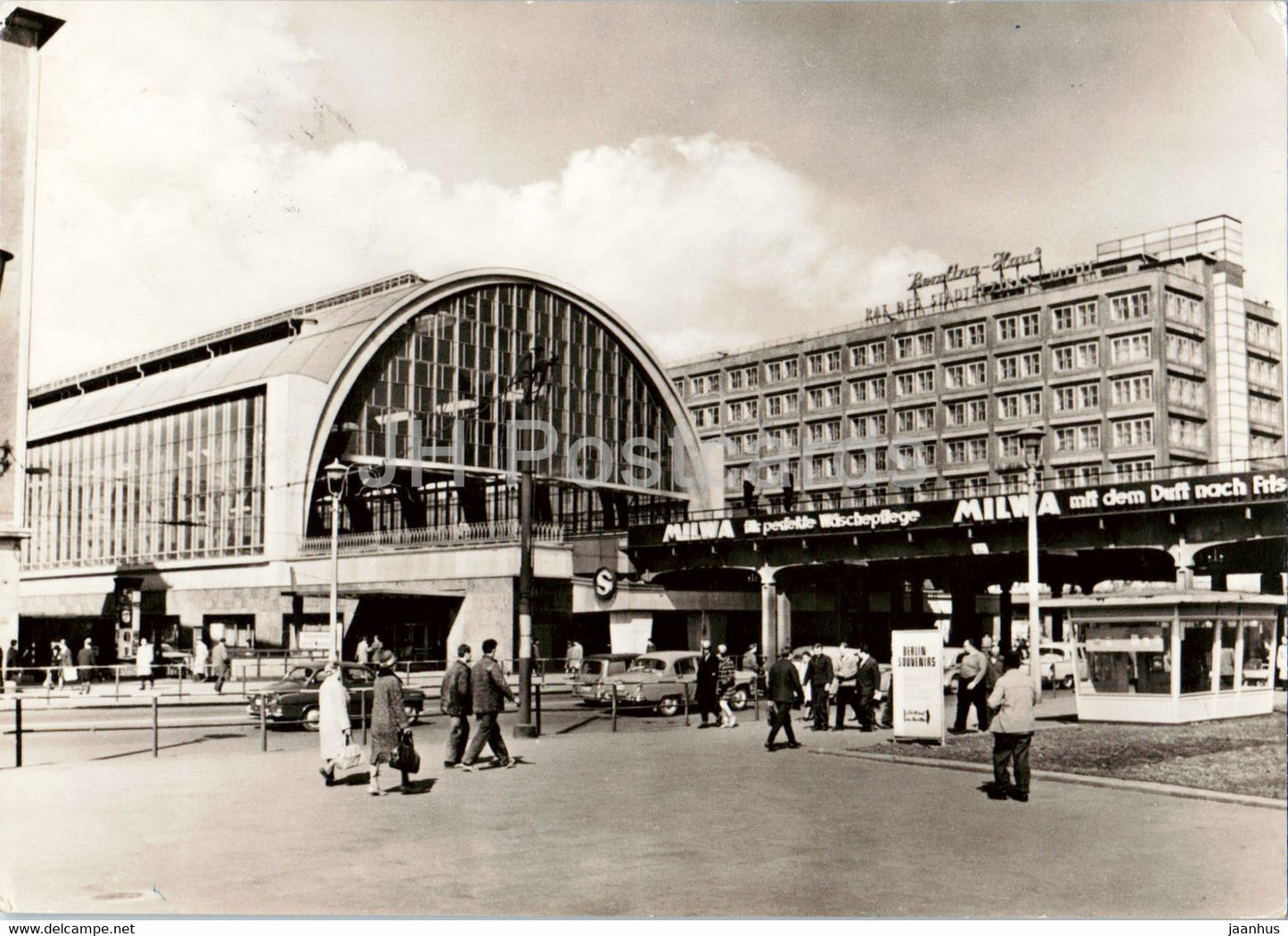 Berlin - S Bahnhof Alexanderplatz - railway station - old car - old postcard - Germany DDR - used - JH Postcards