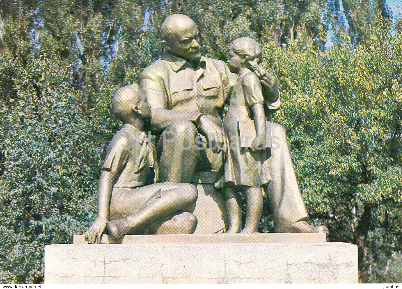 Anapa - sculpture group Lenin and Children - 1980 - Russia USSR - unused - JH Postcards