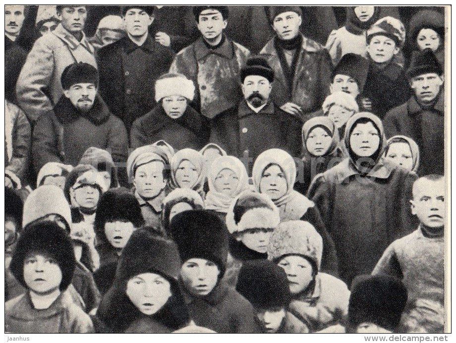 Krupskaya and Lenin among the peasants in Kashynskaya PS , 1920 - Nadezhda Krupskaya - 1968 - Russia USSR - unused - JH Postcards