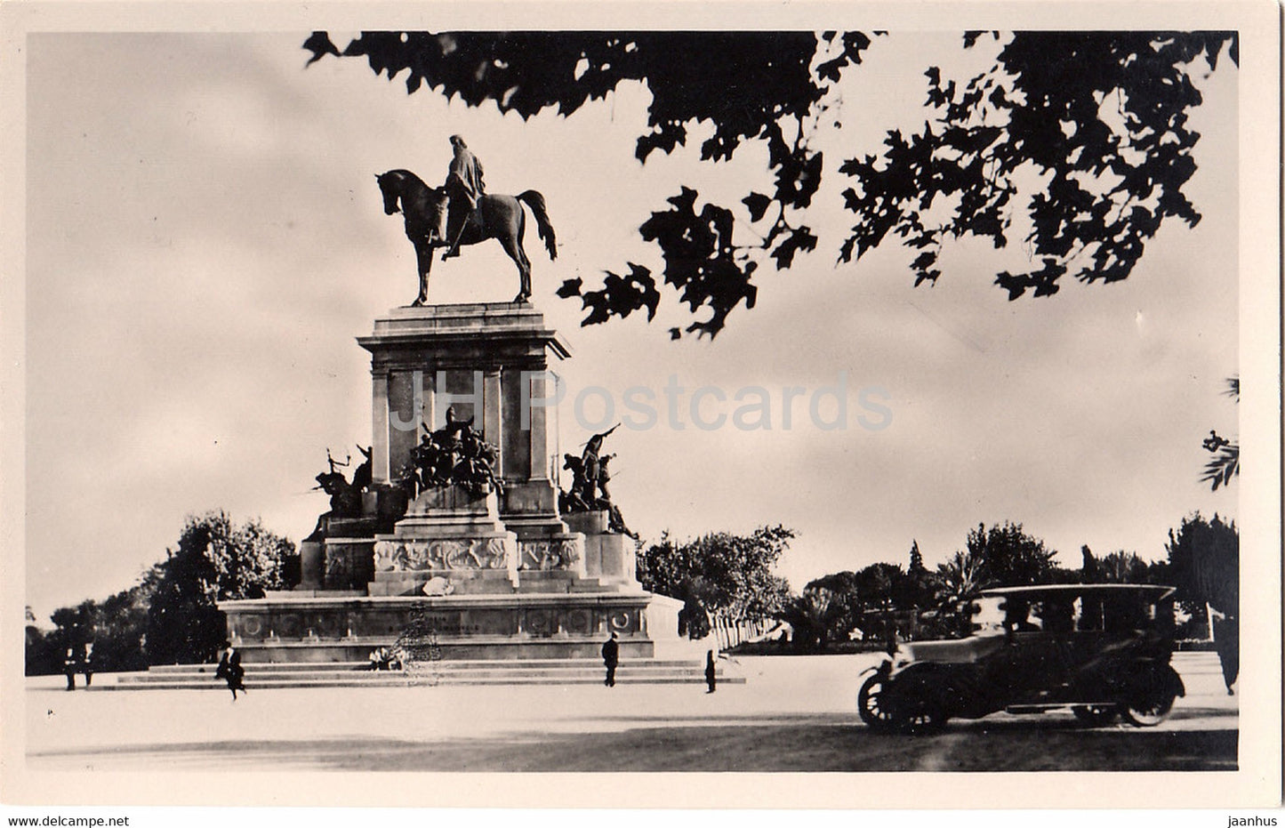 Roma - Rome - Monumento a Garibaldi - old car - old postcard - Italy - unused - JH Postcards