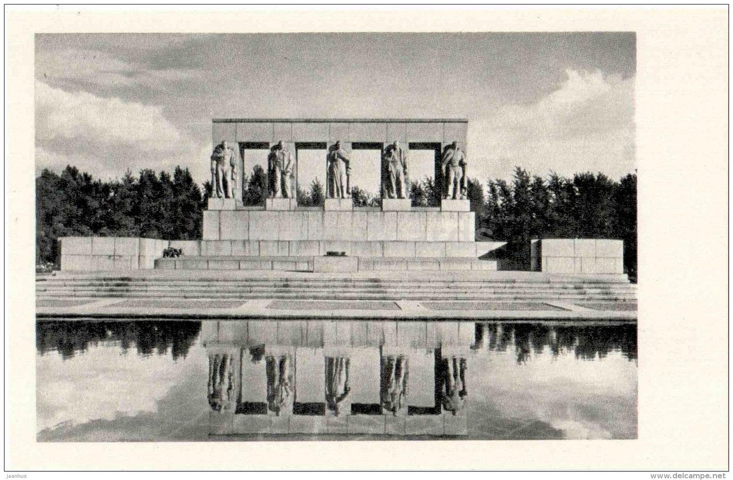 monument to the Heroic Defenders of Leningrad - 2 - Serafimovskoye Memorial - Leningrad - 1971 - Russia USSR - unused - JH Postcards