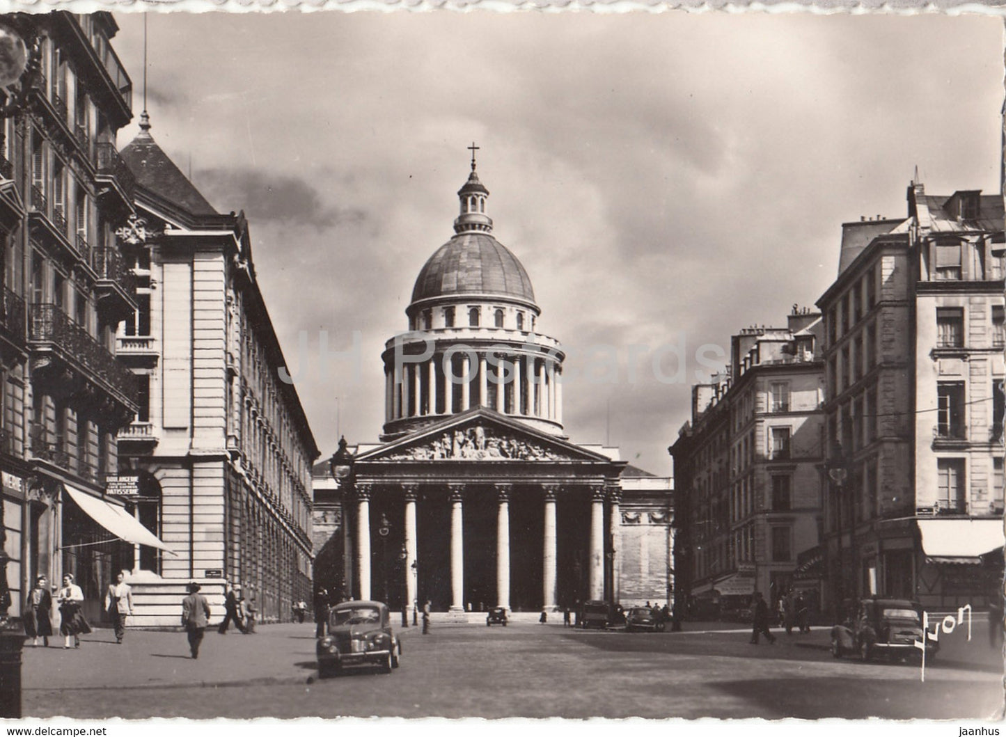 Paris en Flanant - Le Pantheon - La Rue Soufflot et la Faculte de Droit - car - France - unused - JH Postcards