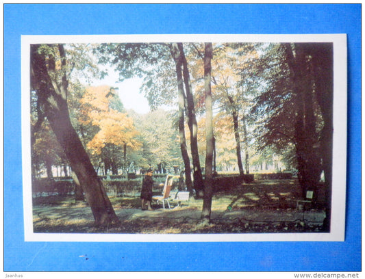 autumn - painter - The Summer Gardens - Leningrad - St. Petersburg - 1971 - Russia USSR - unused - JH Postcards