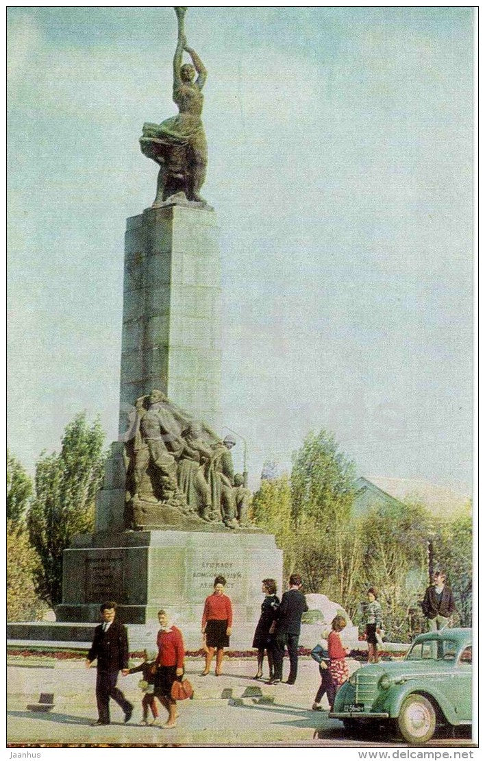 monument to the Youth - car Moskvitch - Chisinau - Kishinev - Views of Moldova - 1966 - Moldova USSR - unused - JH Postcards