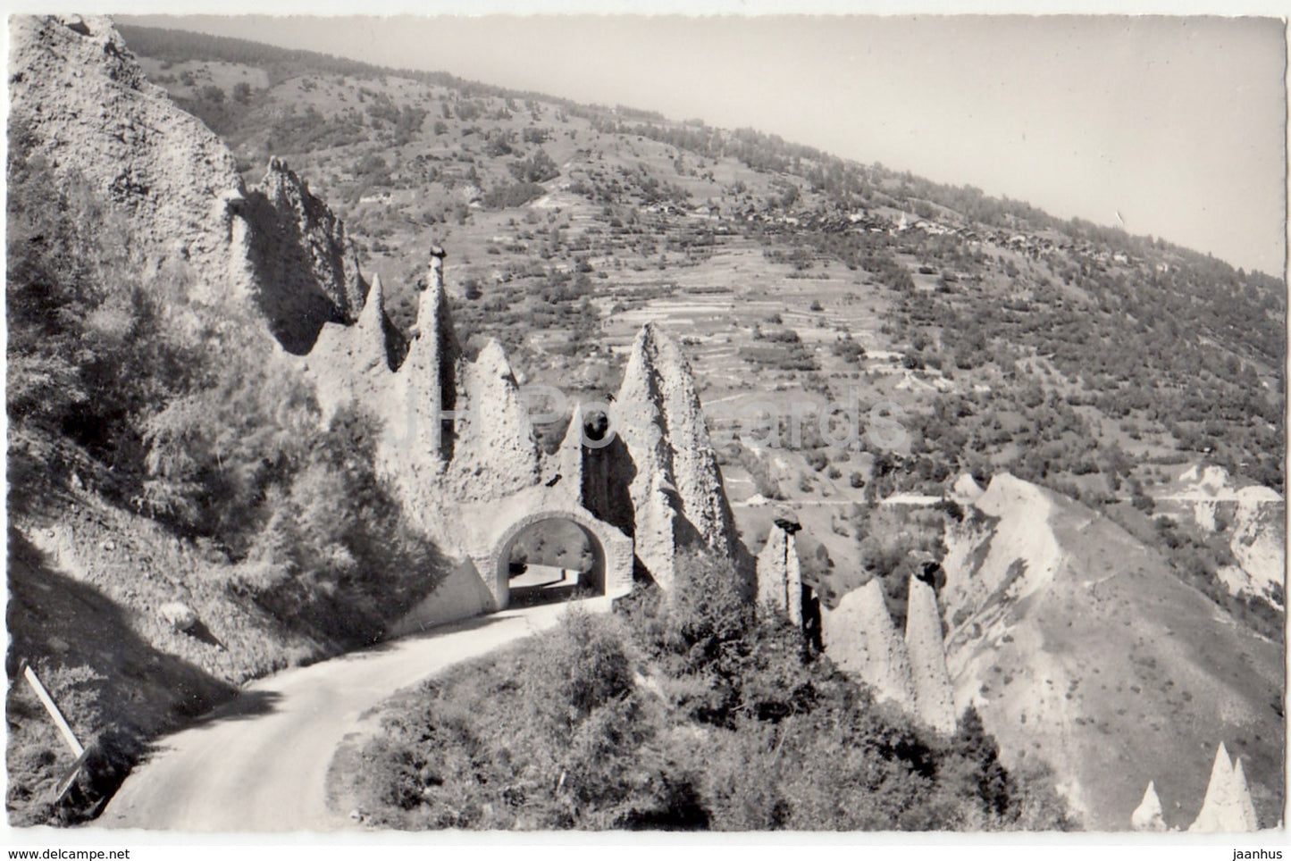 Les Pyramides d'Euseignes - Le Village d'Heremence - 4018 - Switzerland - 1963 - used - JH Postcards