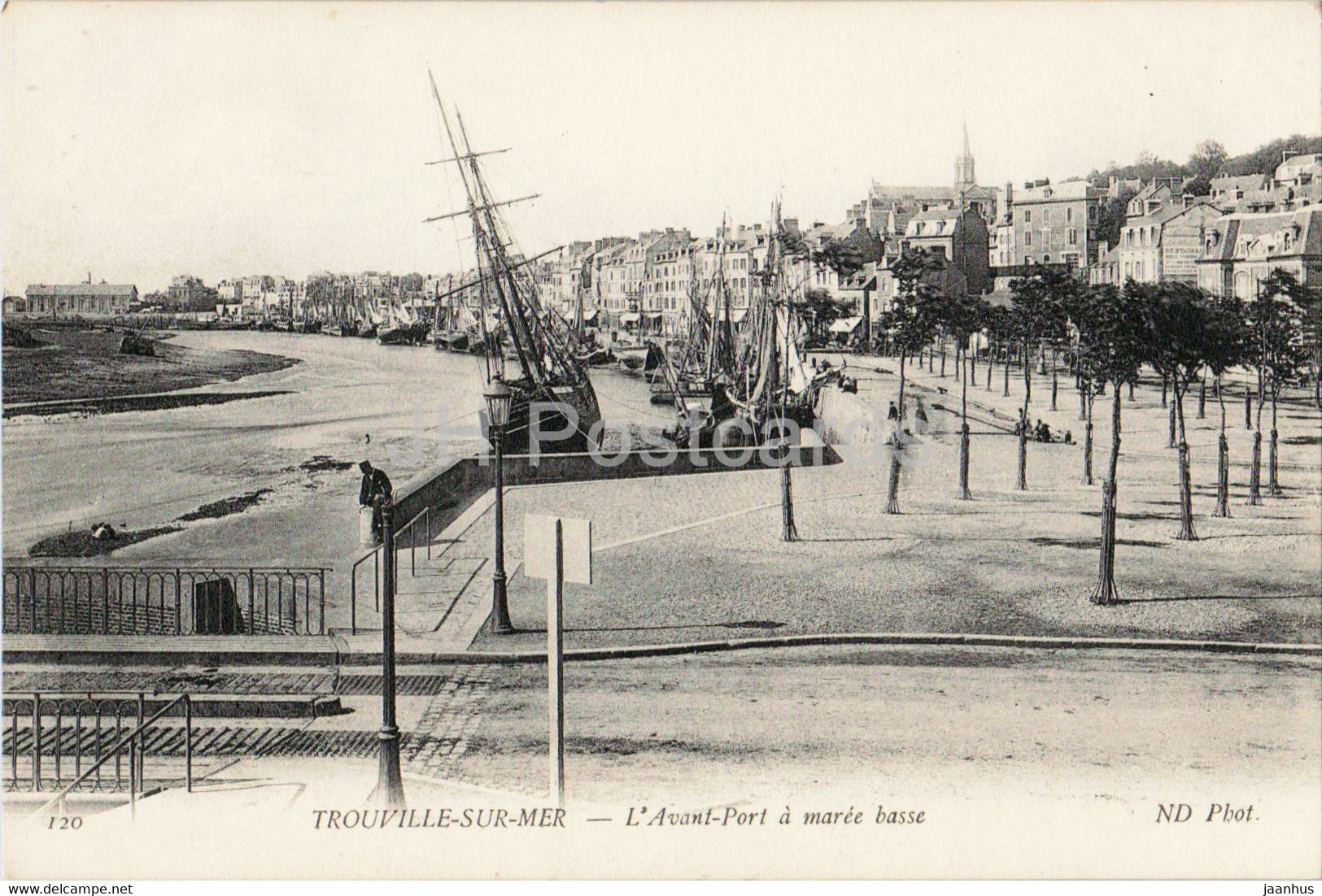 Trouville - L'Avant Port a maree basse - ship - boat - 120 - old postcard - France - unused - JH Postcards