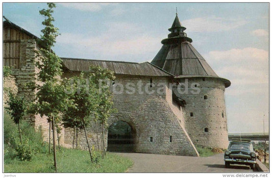 Pokrovskaya tower - car Volga - Pskov - 1969 - Russia USSR - unused - JH Postcards