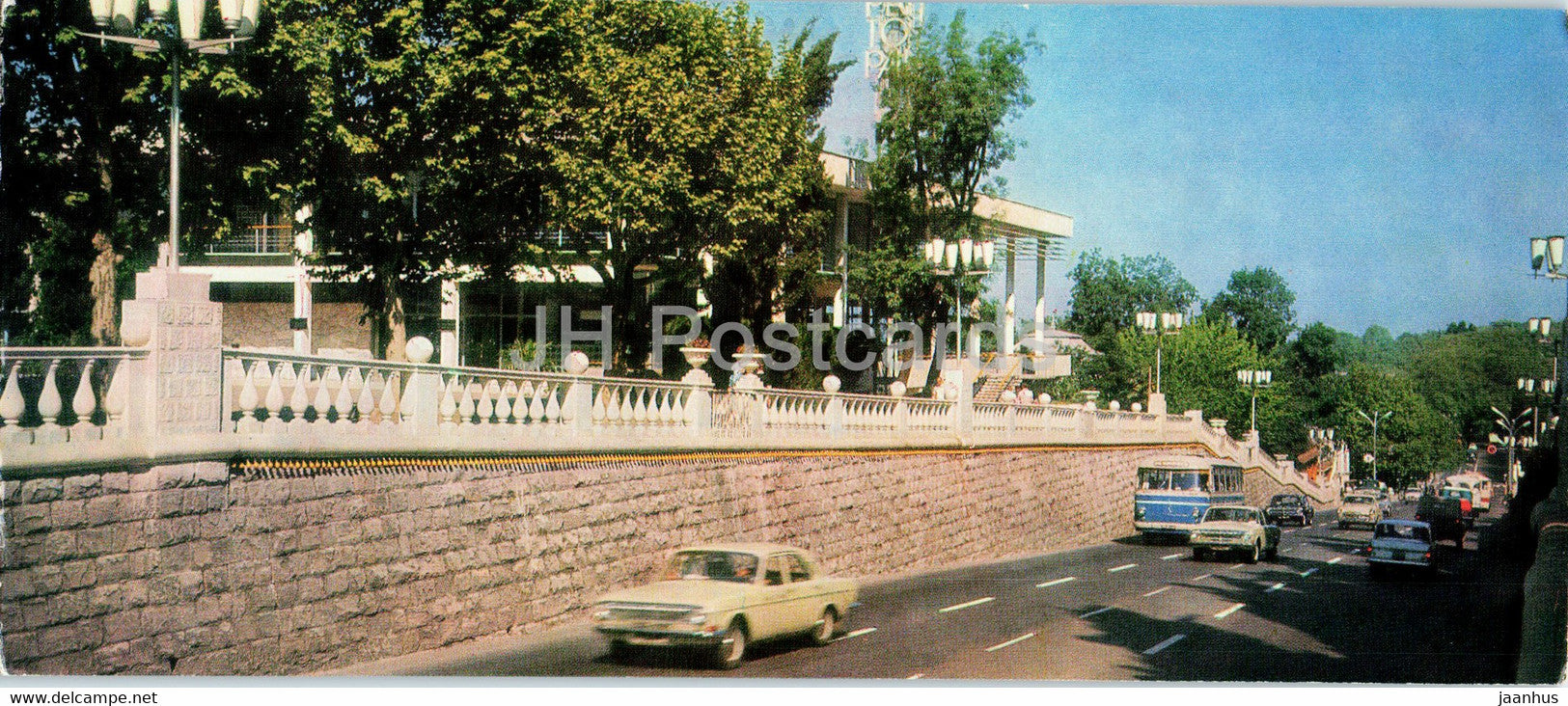 Sochi - Kurortny prospekt - car Volga - bus - 1974 - Russia USSR - unused - JH Postcards