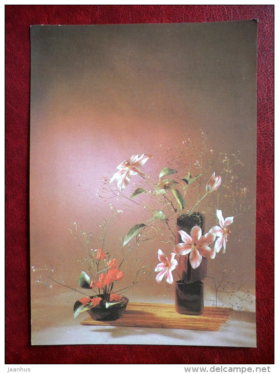 Greeting card - flowers in a vases - 1984 - Russia USSR - unused - JH Postcards