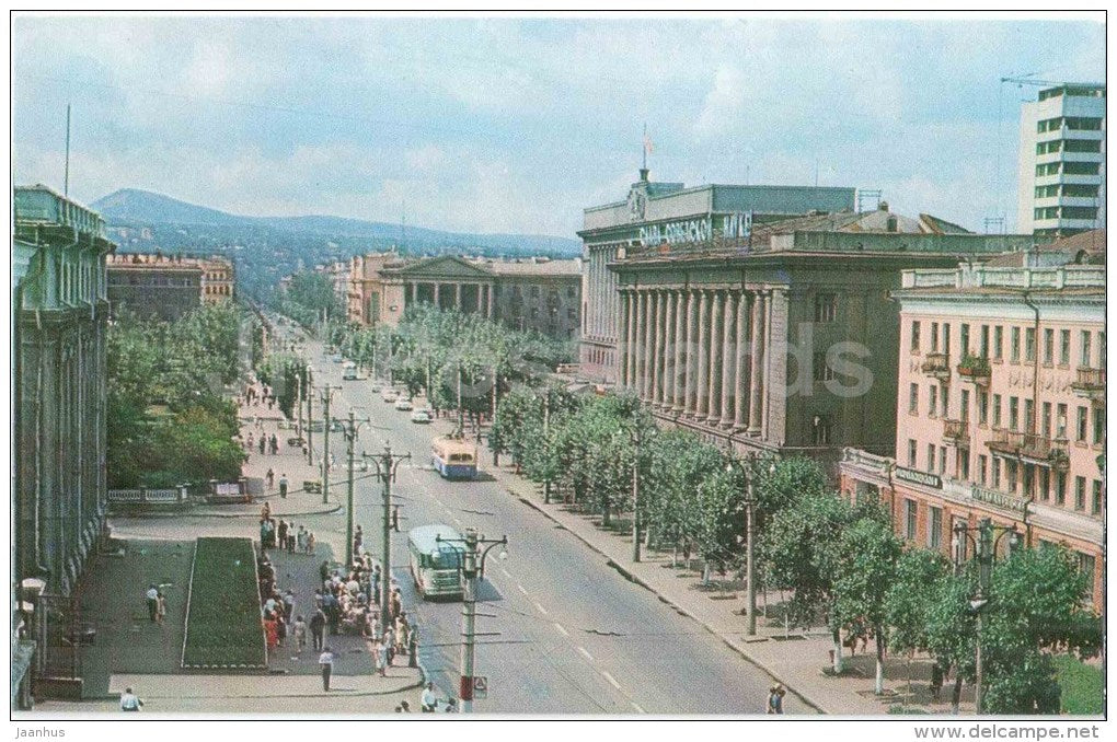 Peace avenue - bus - trolleybus - Krasnoyarsk - 1978 - Russia USSR - unused - JH Postcards