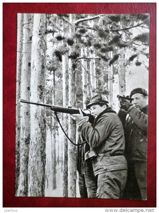 Alexey Leonov and Yuri Gagarin on the hunting - cosmonaut - Yuri Gagarin - 1969 - Russia USSR - unused - JH Postcards