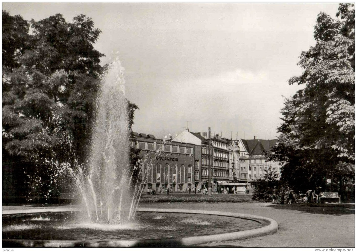 Am Marx-engels Platz - square - fountain - Halle - Saale - Germany - used - JH Postcards